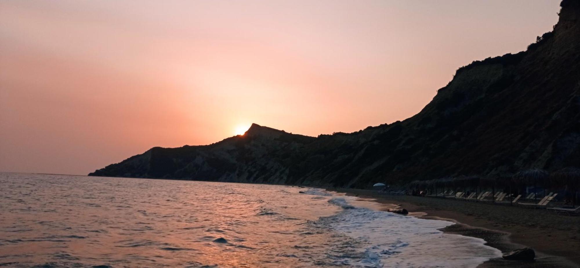 Hermes Kavos Ngoại thất bức ảnh